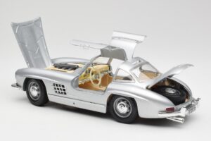 Mercedes 300 SL Argent Bburago 1:18 3013 Métal Moulé — image 5 sur 8