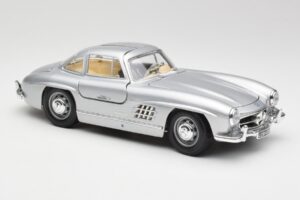Mercedes 300 SL Argent Bburago 1:18 3013 Métal Moulé — image 6 sur 8