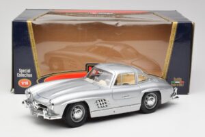 Mercedes 300 SL Argent Bburago 1:18 3013 Métal Moulé — image 8 sur 8