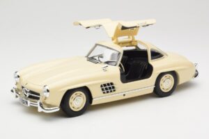 Mercedes 300 SL W198 Crème Minichamps 1:18 110037212 Métal Moulé — image 2 sur 8