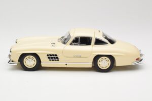 Mercedes 300 SL W198 Crème Minichamps 1:18 110037212 Métal Moulé — image 4 sur 8