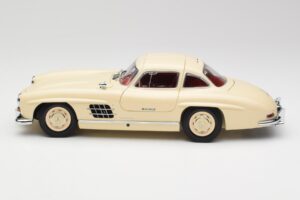 Mercedes 300 SL W198 Crème Avec Intérieur Rouge Minichamps 1:18 180039002 Métal Moulé — image 4 sur 8