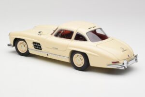 Mercedes 300 SL W198 Crème Avec Intérieur Rouge Minichamps 1:18 180039002 Métal Moulé — image 7 sur 8
