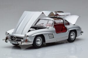 Mercedes 300 SL W198 Gullwing Norev 1:18 183850 Métal Moulé — image 2 sur 8