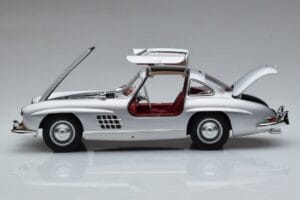 Mercedes 300 SL W198 Gullwing Norev 1:18 183850 Métal Moulé — image 4 sur 8