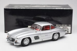 Mercedes 300 SL W198 Gullwing Argent Minichamps 1:18 180039000 Métal Moulé — image 8 sur 8