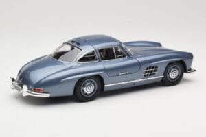 Mercedes 300 SL W198 Gullwing Light Blue Metallic Minichamps 1:18 110037220 Métal Moulé — image 3 sur 8