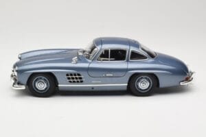 Mercedes 300 SL W198 Gullwing Light Blue Metallic Minichamps 1:18 110037220 Métal Moulé — image 4 sur 8