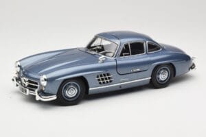 Mercedes 300 SL W198 Gullwing Light Blue Metallic Minichamps 1:18 110037220 Métal Moulé