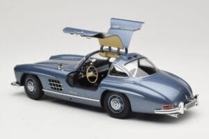 Mercedes 300 SL W198 Gullwing Light Blue Metallic Minichamps 1:18 110037220 Métal Moulé — image 5 sur 8