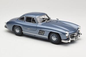 Mercedes 300 SL W198 Gullwing Light Blue Metallic Minichamps 1:18 110037220 Métal Moulé — image 6 sur 8