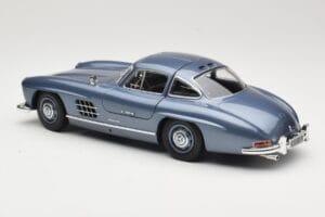 Mercedes 300 SL W198 Gullwing Light Blue Metallic Minichamps 1:18 110037220 Métal Moulé — image 7 sur 8