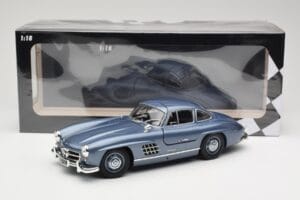 Mercedes 300 SL W198 Gullwing Light Blue Metallic Minichamps 1:18 110037220 Métal Moulé — image 8 sur 8