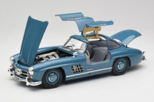 Mercedes 300 SL W198 Bleu Clair Minichamps 1:18 180039007 Métal Moulé — image 2 sur 8
