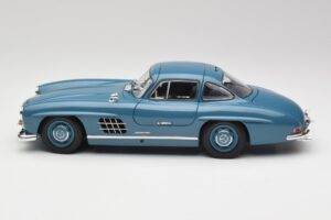 Mercedes 300 SL W198 Bleu Clair Minichamps 1:18 180039007 Métal Moulé — image 4 sur 8