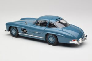 Mercedes 300 SL W198 Bleu Clair Minichamps 1:18 180039007 Métal Moulé — image 7 sur 8