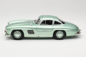 Mercedes 300 SL W198 Gullwing Light Green Metallic Minichamps 1:18 110037221 Métal Moulé — image 4 sur 8