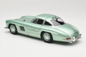 Mercedes 300 SL W198 Gullwing Light Green Metallic Minichamps 1:18 110037221 Métal Moulé — image 7 sur 8