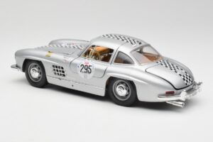 Mercedes 300 SL W198 #295 1954 Bburago 1:18 32813 Métal Moulé — image 7 sur 8