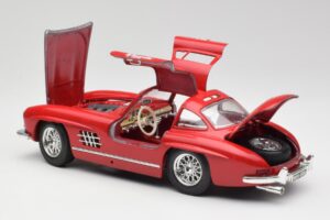 Mercedes 300 SL W198 Red Metallic Bburago 1:18 3013-M1 Métal Moulé — image 5 sur 8