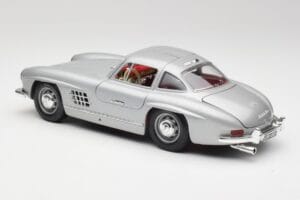Mercedes 300 SL W198 Gullwing Silver Gris Bburago 1:18 3513 Métal Moulé — image 7 sur 8