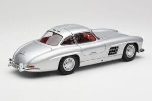 Mercedes 300 SL W198 Gullwing Argent Métallique Minichamps 1:18 B66040379 Métal Moulé — image 3 sur 8