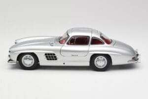 Mercedes 300 SL W198 Gullwing Argent Métallique Minichamps 1:18 B66040379 Métal Moulé — image 4 sur 8