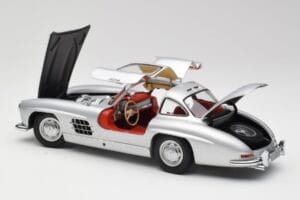 Mercedes 300 SL W198 Gullwing Argent Métallique Minichamps 1:18 B66040379 Métal Moulé — image 5 sur 8