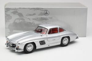 Mercedes 300 SL W198 Gullwing Argent Métallique Minichamps 1:18 B66040379 Métal Moulé — image 8 sur 8