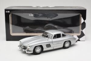 Mercedes 300 SL W198 Gullwing Argent Minichamps 1:18 110037210 Métal Moulé — image 8 sur 8