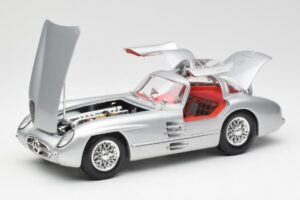 Mercedes 300 SLR Uhlenhaut Coupé Argent Maisto 1:18 536898 Métal Moulé — image 2 sur 8