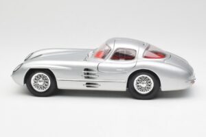 Mercedes 300 SLR Uhlenhaut Coupé Argent Maisto 1:18 536898 Métal Moulé — image 4 sur 8