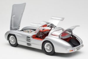 Mercedes 300 SLR Uhlenhaut Coupé Argent Maisto 1:18 536898 Métal Moulé — image 5 sur 8
