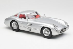 Mercedes 300 SLR Uhlenhaut Coupé Argent Maisto 1:18 536898 Métal Moulé — image 6 sur 8