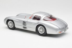 Mercedes 300 SLR Uhlenhaut Coupé Argent Maisto 1:18 536898 Métal Moulé — image 7 sur 8