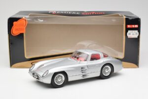 Mercedes 300 SLR Uhlenhaut Coupé Argent Maisto 1:18 536898 Métal Moulé — image 8 sur 8