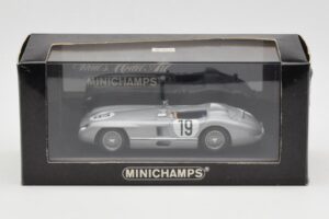 Mercedes 300 SLR #19 J.M. Fangio / S. Moss 24 Hours of Le Mans 1955 Minichamps 1:43 B66040253 Métal Moulé — image 4 sur 4