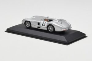 Mercedes 300 SLR #21 K. Kling / A. Simon 24 Hours of Le Mans 1955 Minichamps 1:43 432553021 Métal Moulé — image 3 sur 4