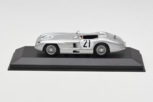 Mercedes 300 SLR #21 K. Kling / A. Simon 24 Hours of Le Mans 1955 Minichamps 1:43 432553021 Métal Moulé