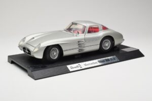 Mercedes 300 SLR Argent Revell 1:12 08851 Métal Moulé