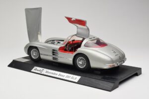 Mercedes 300 SLR Argent Revell 1:12 08851 Métal Moulé — image 5 sur 8
