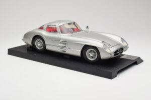 Mercedes 300 SLR Argent Revell 1:12 08851 Métal Moulé — image 6 sur 8