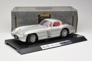 Mercedes 300 SLR Argent Revell 1:12 08851 Métal Moulé — image 8 sur 8