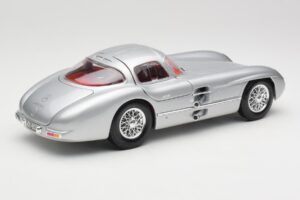 Mercedes 300 SLR Uhlenhaut Coupe Argent Maisto 1:18 36898 Métal Moulé — image 3 sur 8