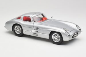Mercedes 300 SLR Uhlenhaut Coupe Argent Maisto 1:18 36898 Métal Moulé — image 6 sur 8