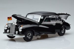 Mercedes 300 W186 Konrad Adenauer Norev 1:18 183707 Métal Moulé — image 2 sur 9