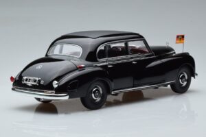 Mercedes 300 W186 Konrad Adenauer Norev 1:18 183707 Métal Moulé — image 3 sur 9
