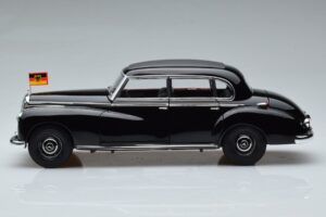 Mercedes 300 W186 Konrad Adenauer Norev 1:18 183707 Métal Moulé — image 5 sur 9