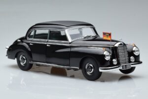 Mercedes 300 W186 Konrad Adenauer Norev 1:18 183707 Métal Moulé — image 6 sur 9