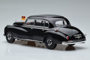 Mercedes 300 W186 Konrad Adenauer Norev 1:18 183707 Métal Moulé — image 7 sur 9